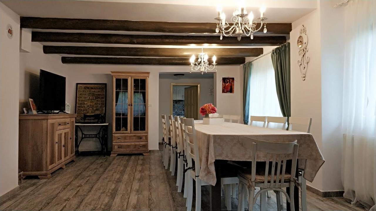 Vila Chic M Otel Moieciu de Jos Dış mekan fotoğraf